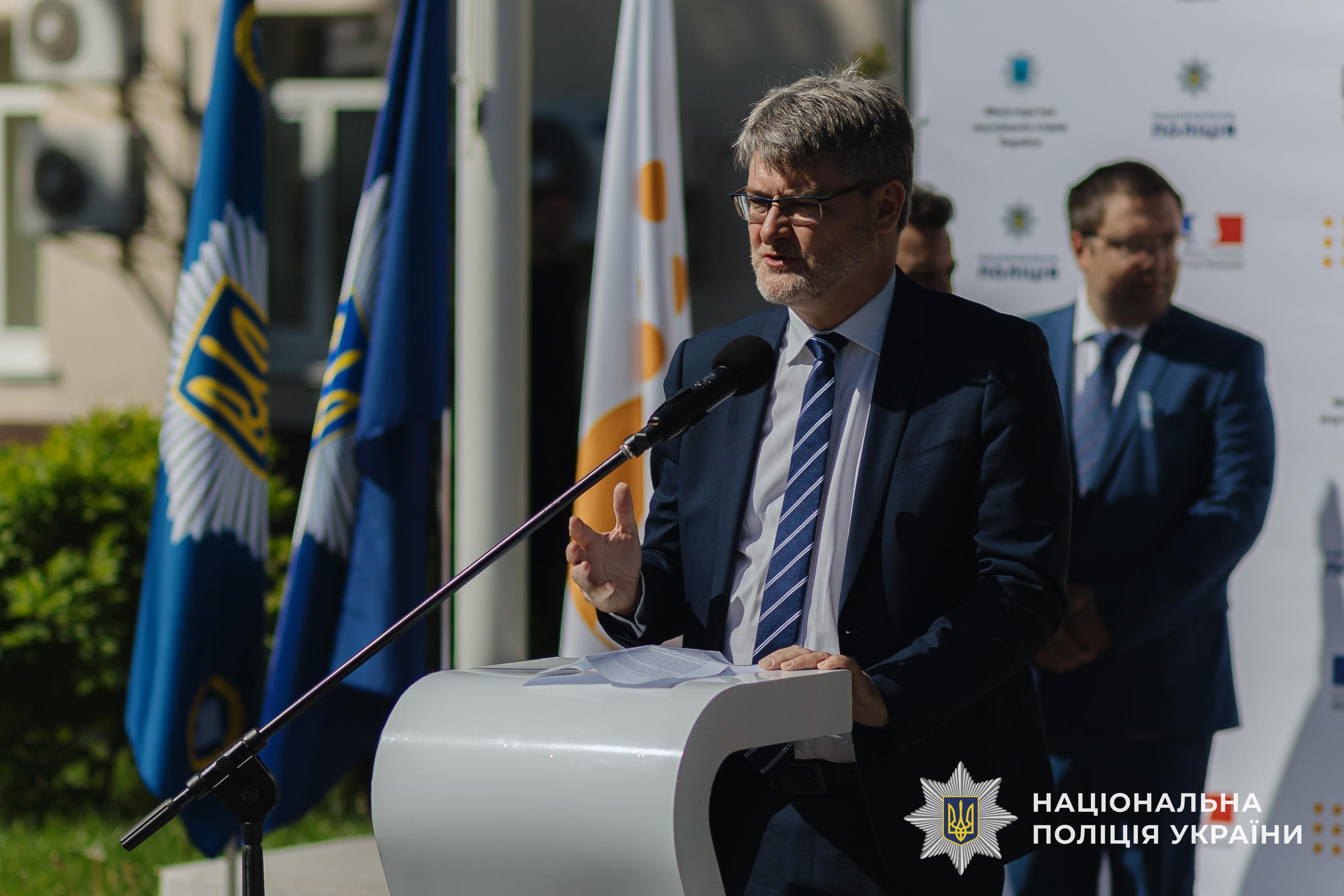 уряд франції передав 13 автомобілів для мобільних груп поліції з протидії гендерно зумовленого насильства (відео)