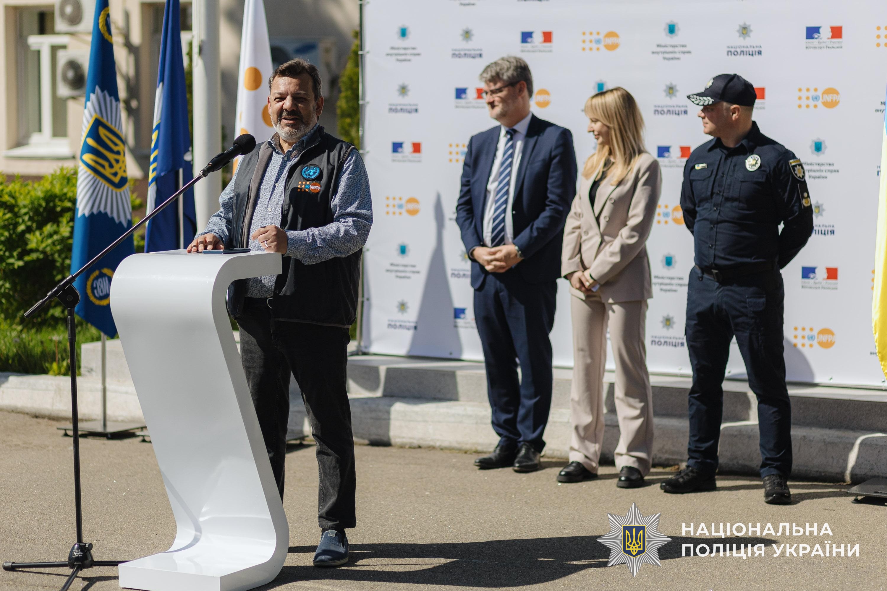 уряд франції передав 13 автомобілів для мобільних груп поліції з протидії гендерно зумовленого насильства (відео)