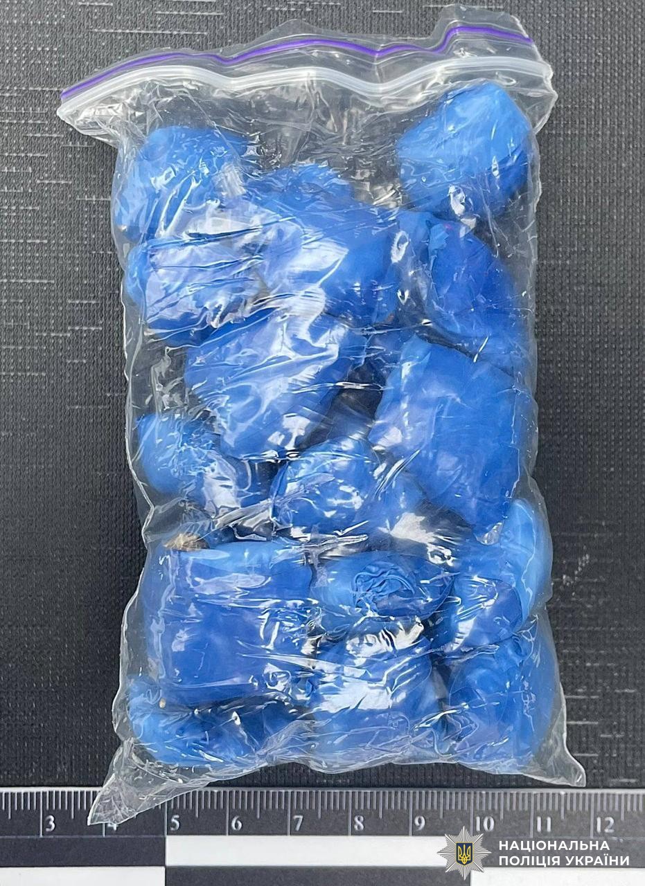 Поліція Вінниччини затримала юнака, який розкладав закладки із нарокотиками по обласному центру