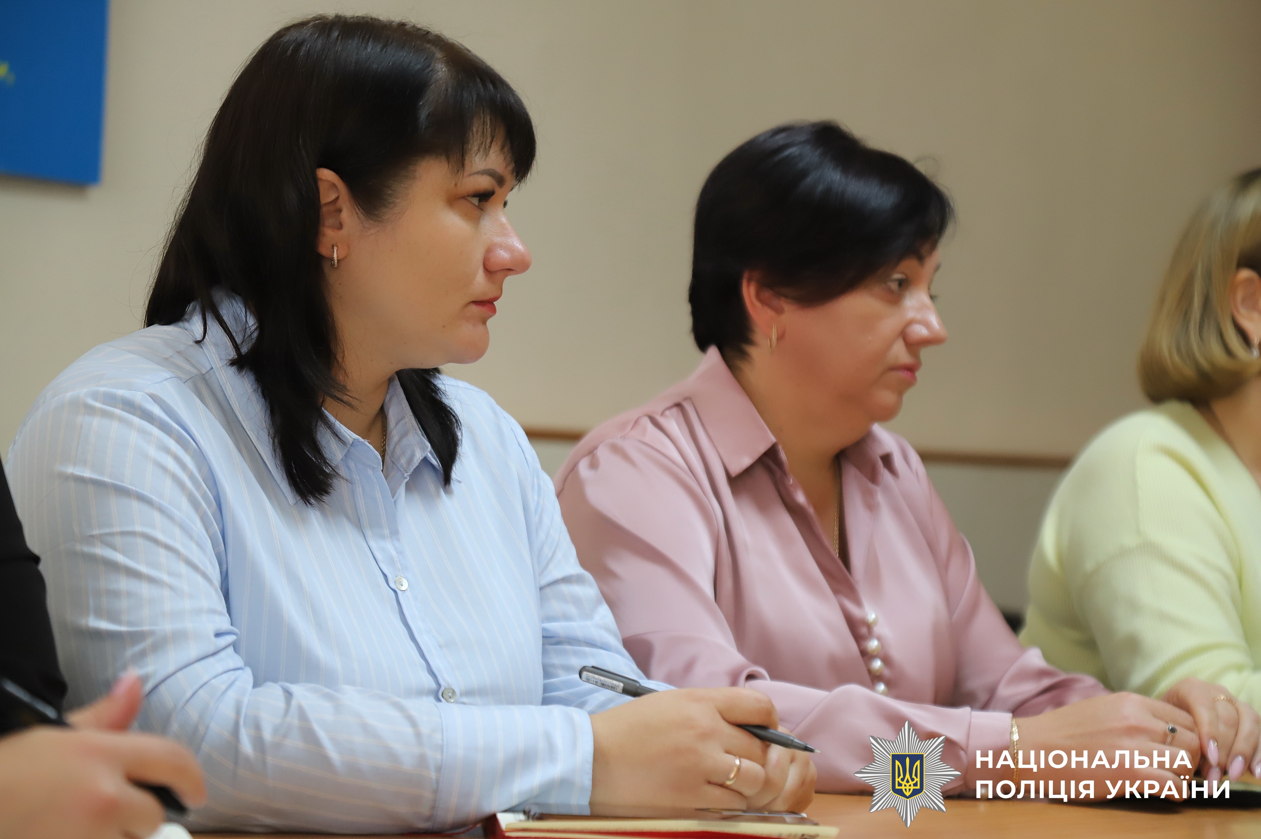 На базі Вінницького районного управління поліції відбулась координаційна нарада за участі помічника начальника ГУНП у Вінницькій області Миколи Бичка, керівництва та представників підрозділів поліції, медичних та соціальних установ, серед яких ДУ «ТМО МВС України по Вінницькій області» та Центри надання адміністративних послуг, органів державної влади й місцевого самоврядування, а також інших дотичних служб та організацій. Головною темою зустрічі стало обговорення шляхів ефективної взаємодії у сфері ветеранської політики, зокрема — забезпечення якісного надання соціальних, медичних та реабілітаційних послуг поліцейським та членам їхніх родин.