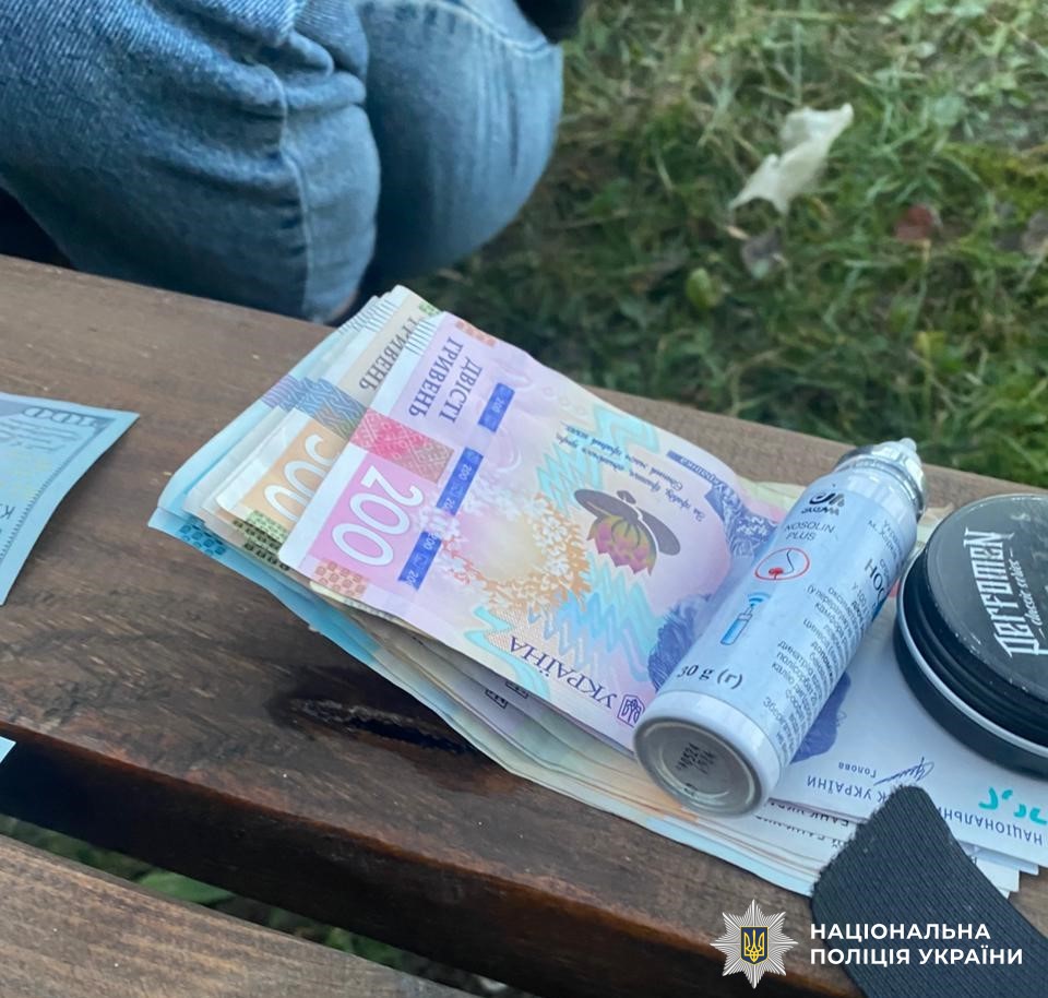 У Вінниці затримали чоловіка з повною сумкою канабісу