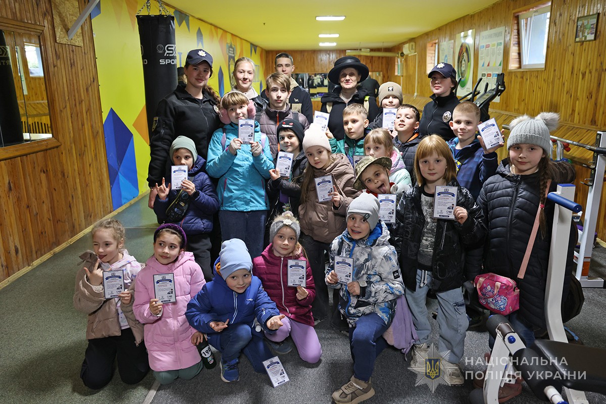 юні гості у спортзалі