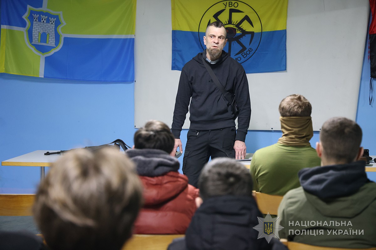 Чередник виступає перед дітьми