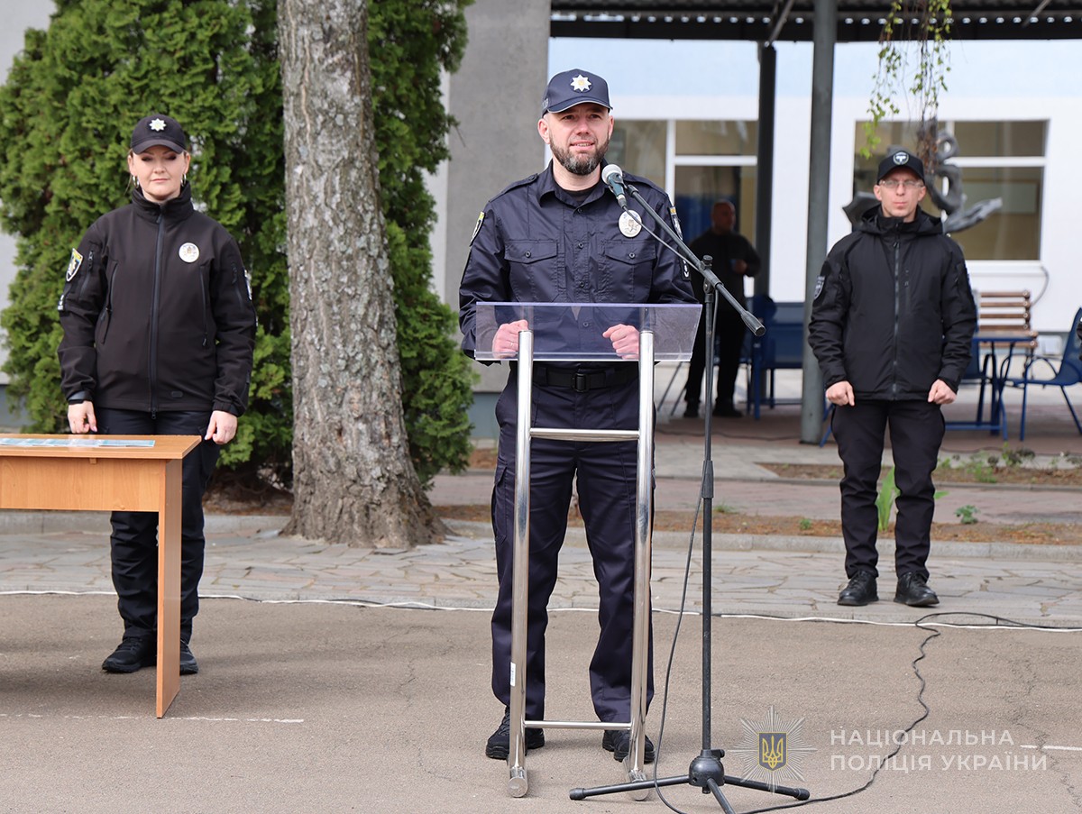 випускників вітає керівництво