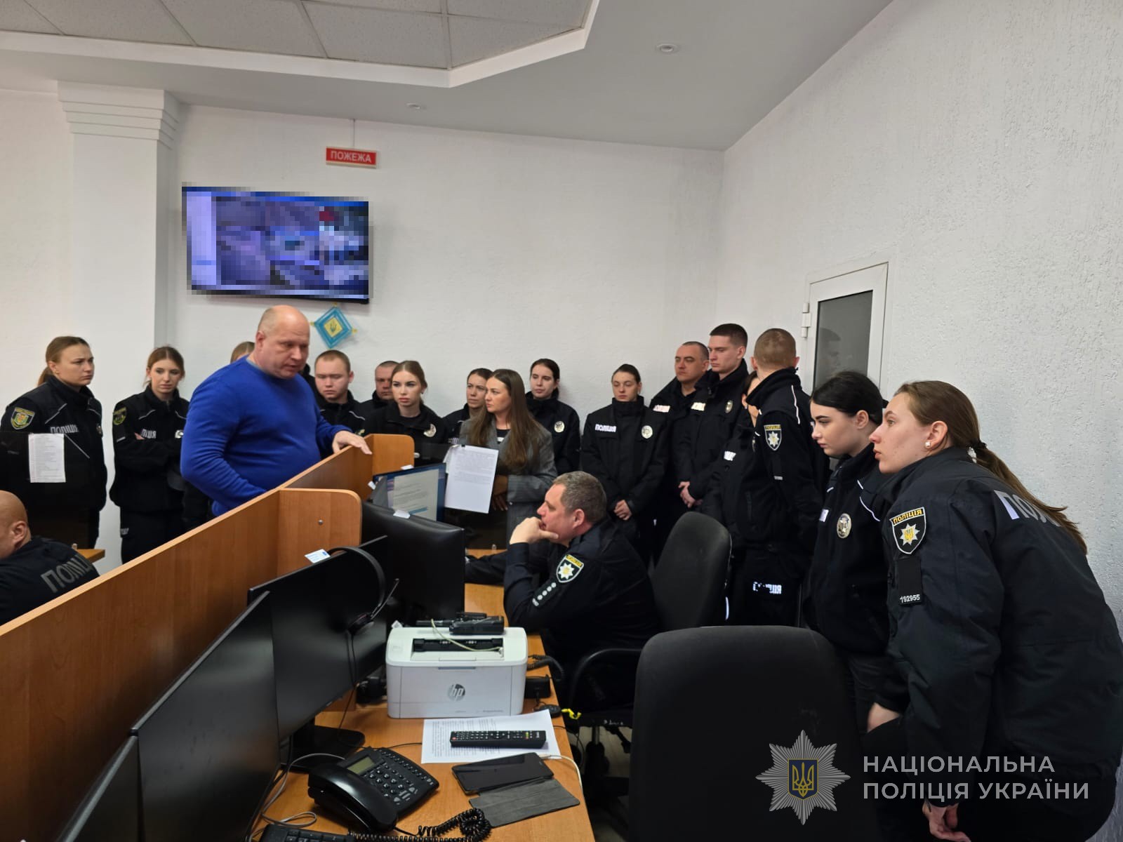 біля операторів служби 102