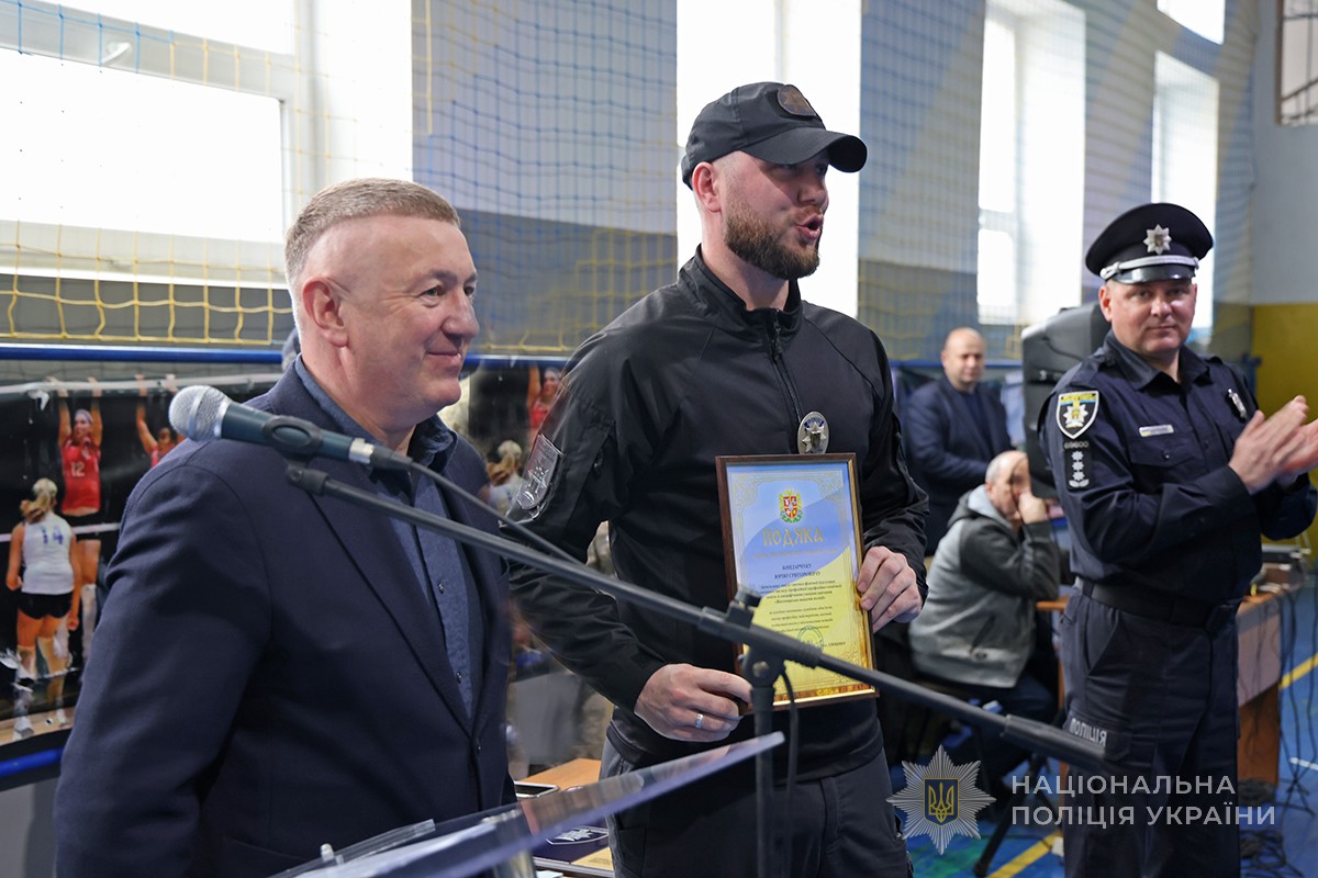 вручення подяки поліцейському