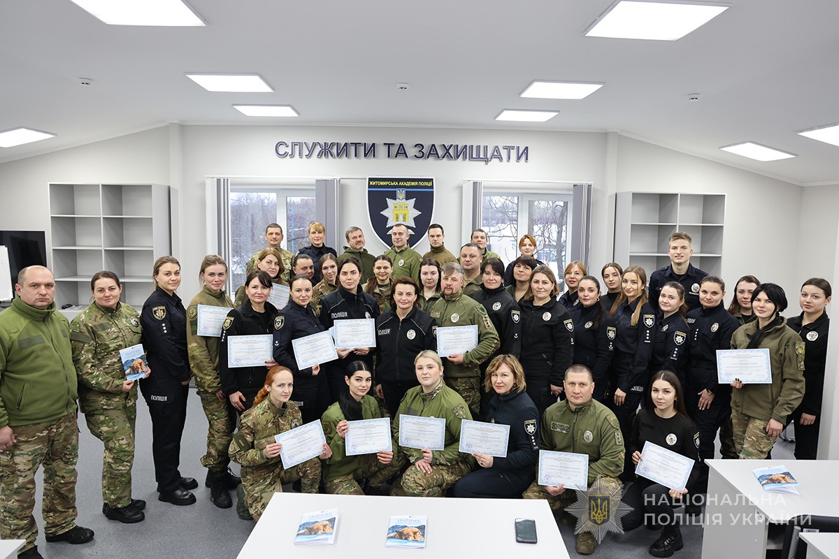 загальне фото учасників у залі