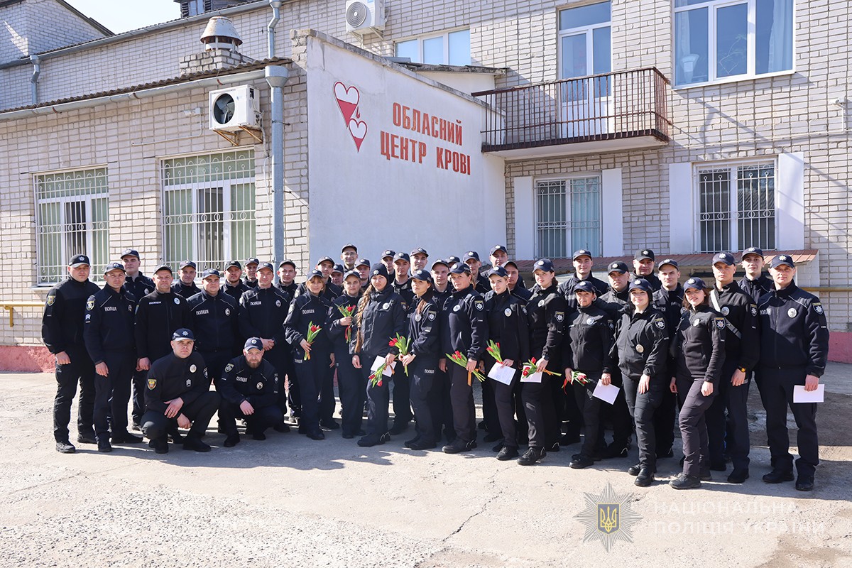 група слухачів біля центру крові