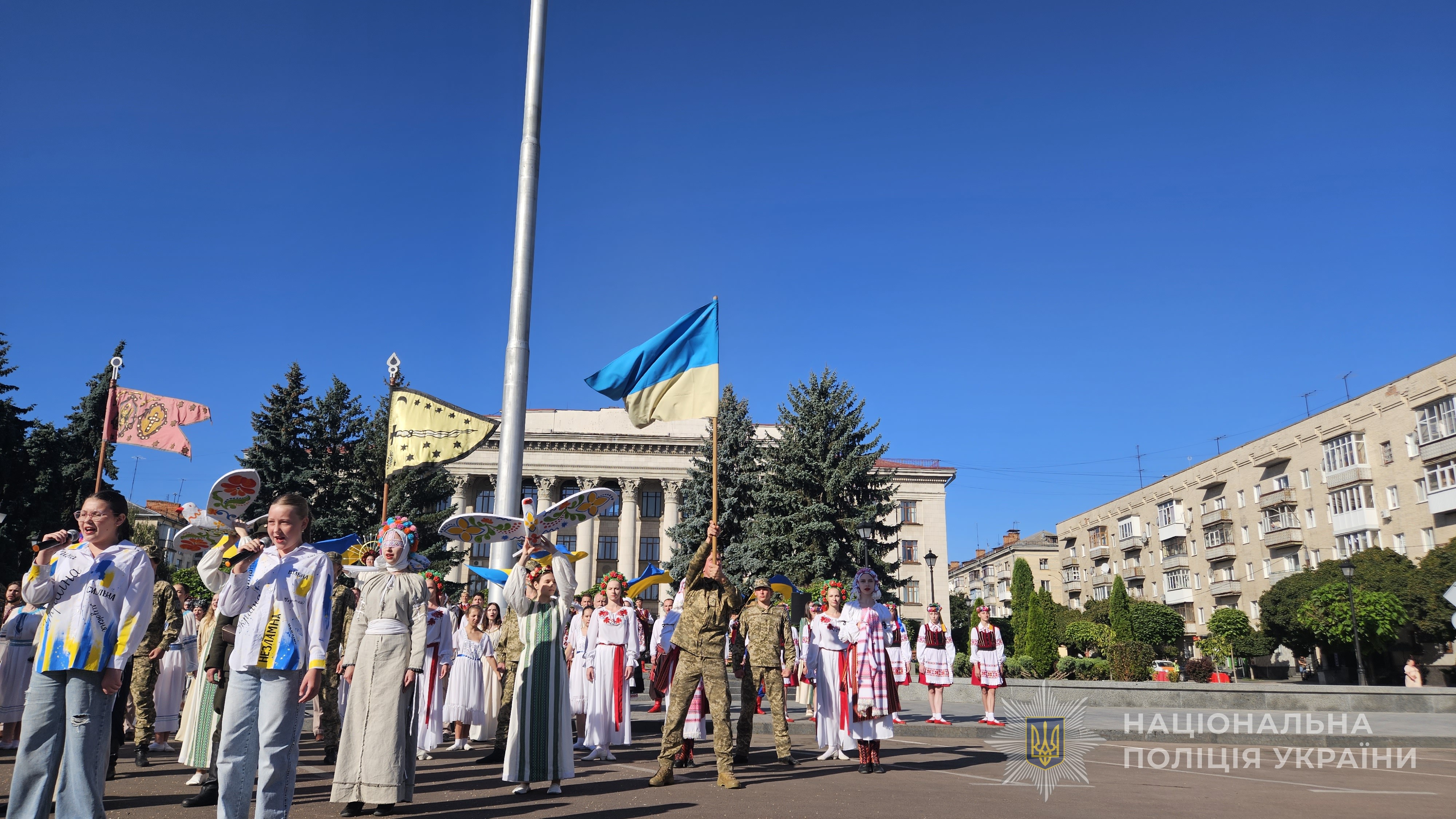 театральне дійство у центрі міста