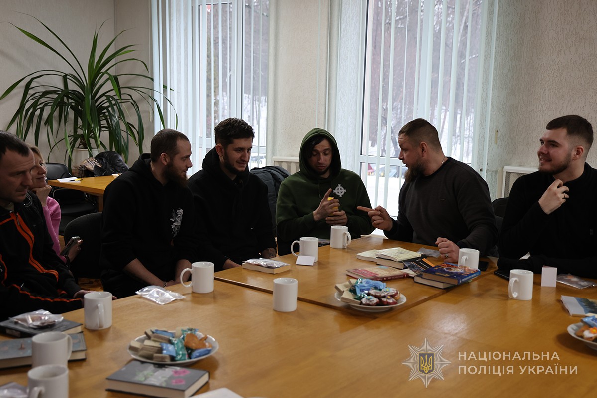 ветерани спілкуються між собою