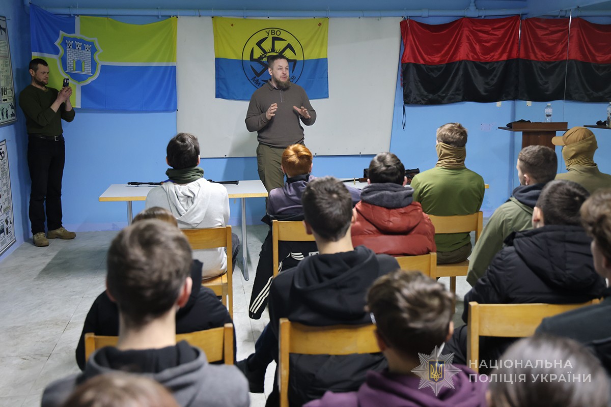 Черноштан виступає перед дітьми