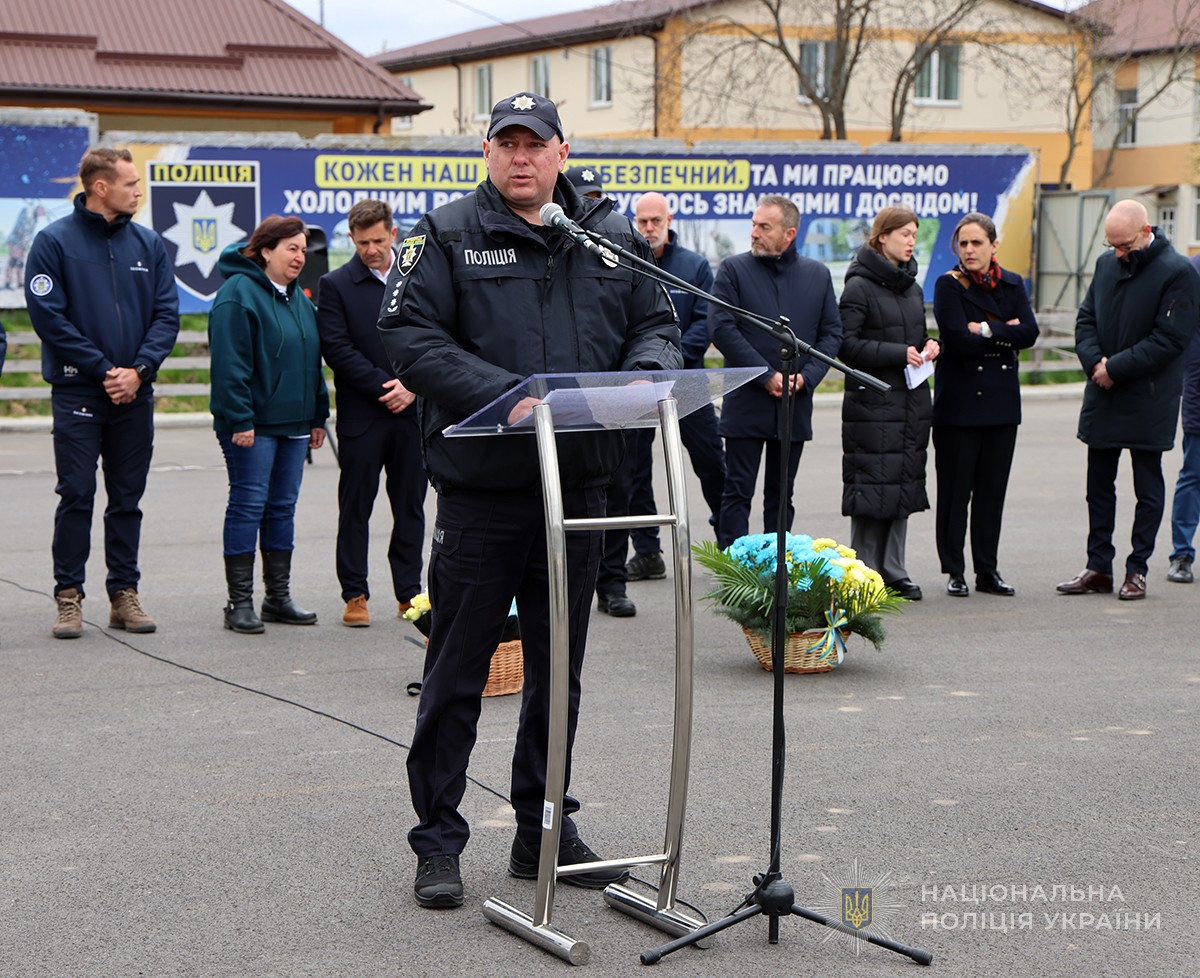 виступає Каптенко