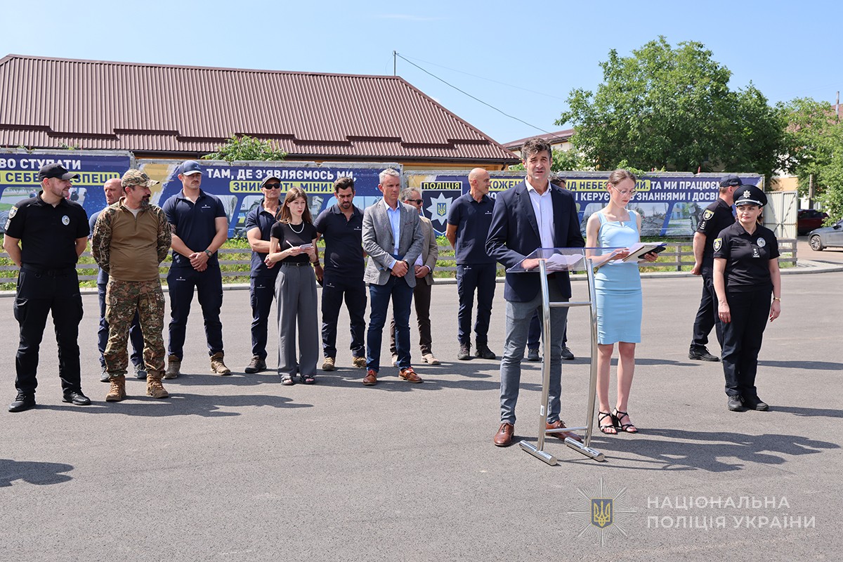 представник Франції виступає