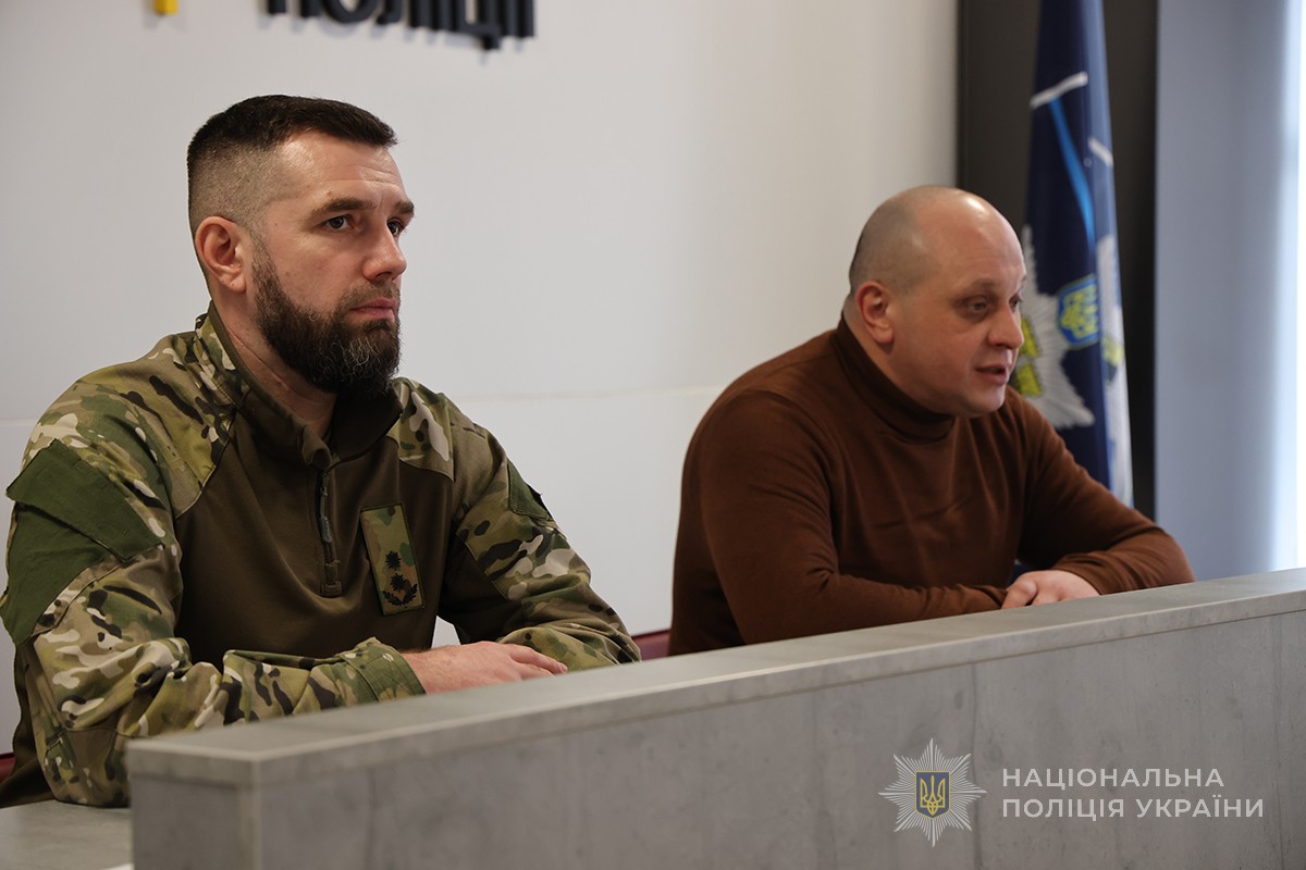 спікери за трибуною