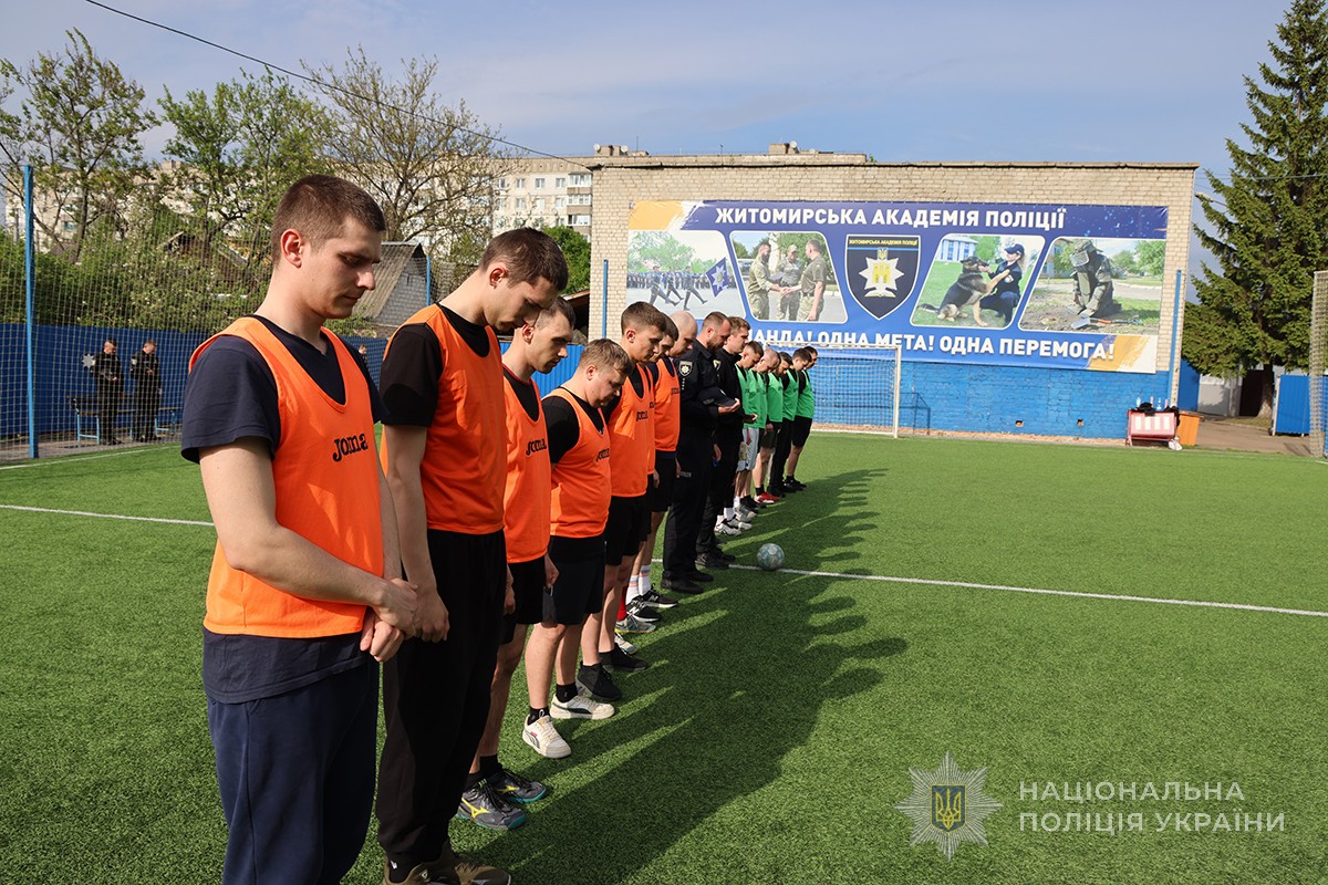 хвилина мовчання серед учасників турніру