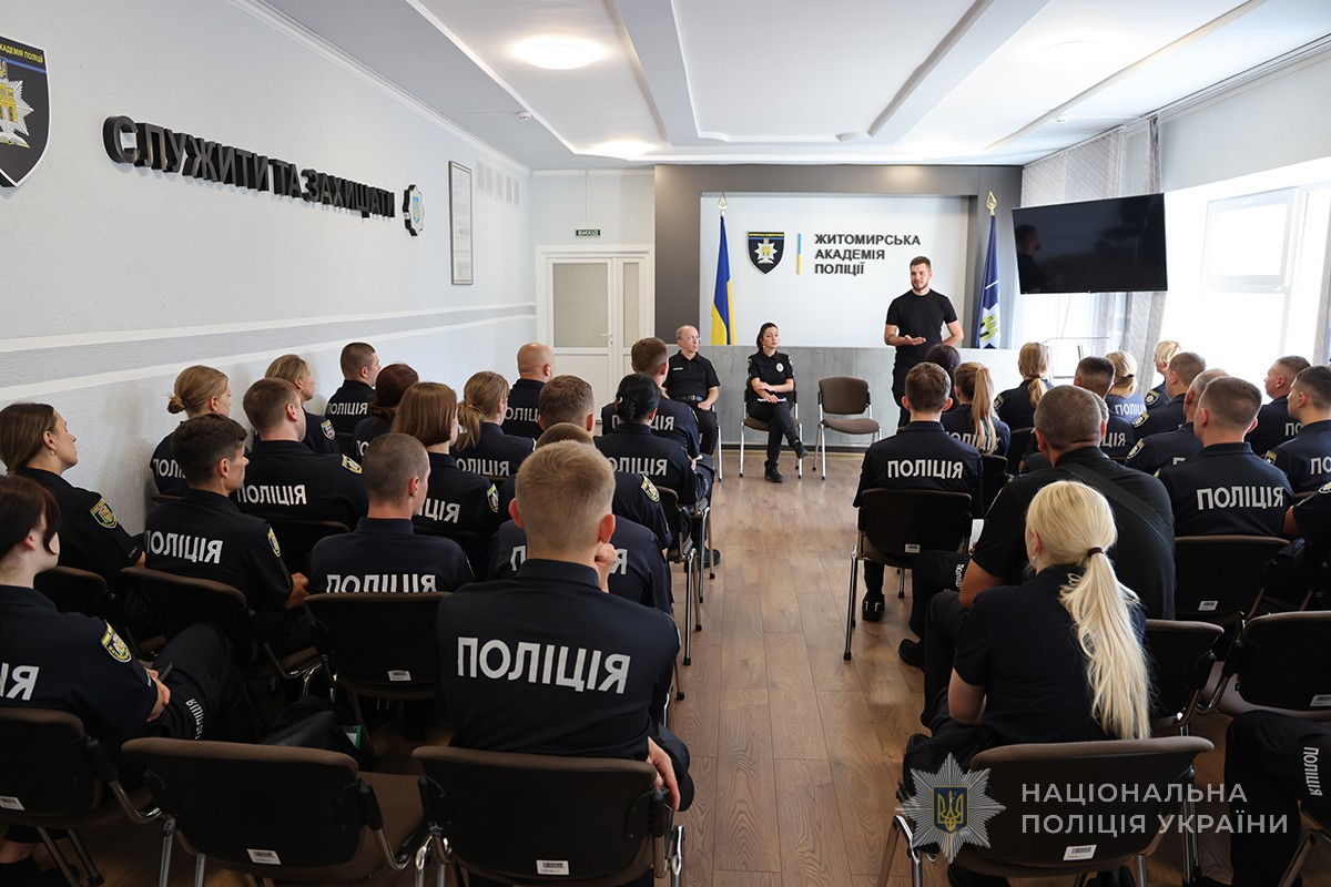 зустріч учасників в актовій залі академії