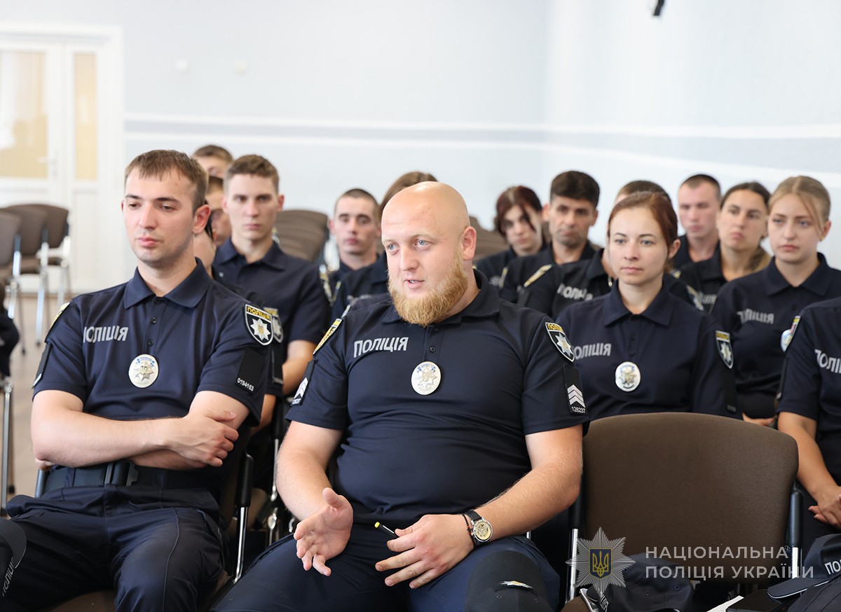слухачі в залі