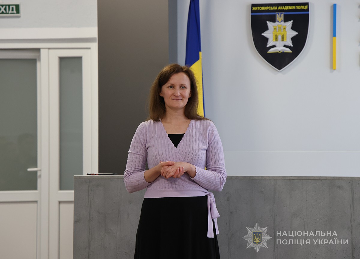 Козлова в залі