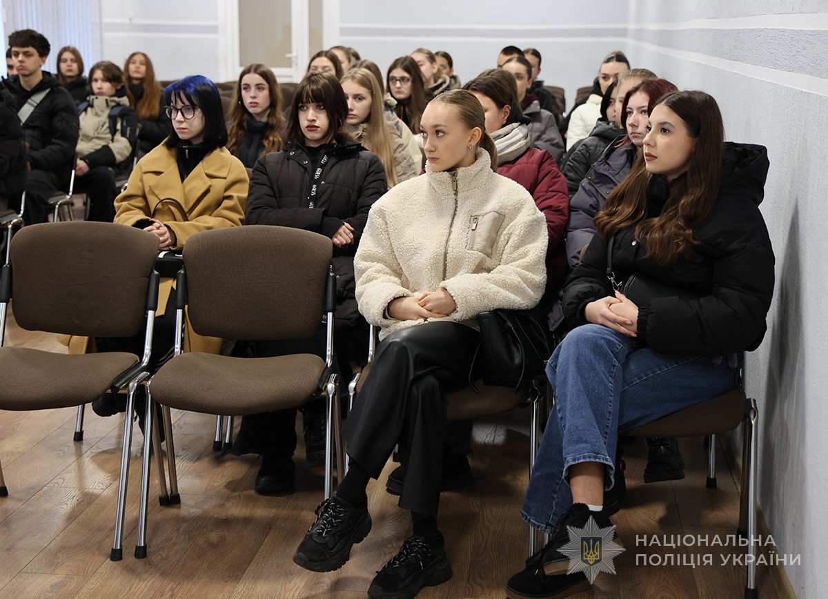 студенти в актовій залі