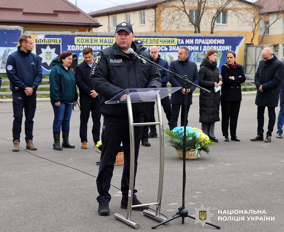 виступає Каптенко