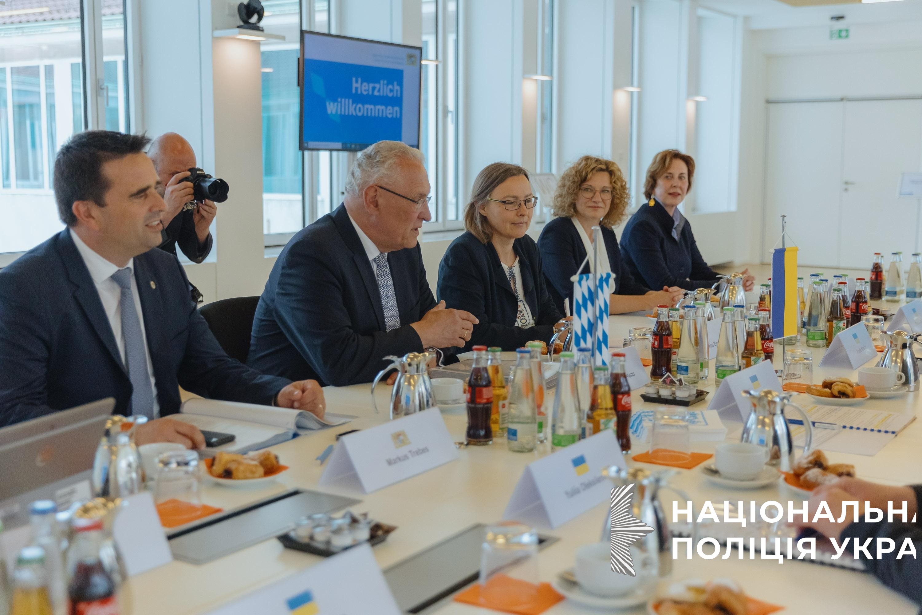 обмін досвідом, підтримка та поглиблення співпраці: у німеччині відбулася зустріч українського та баварського мвс