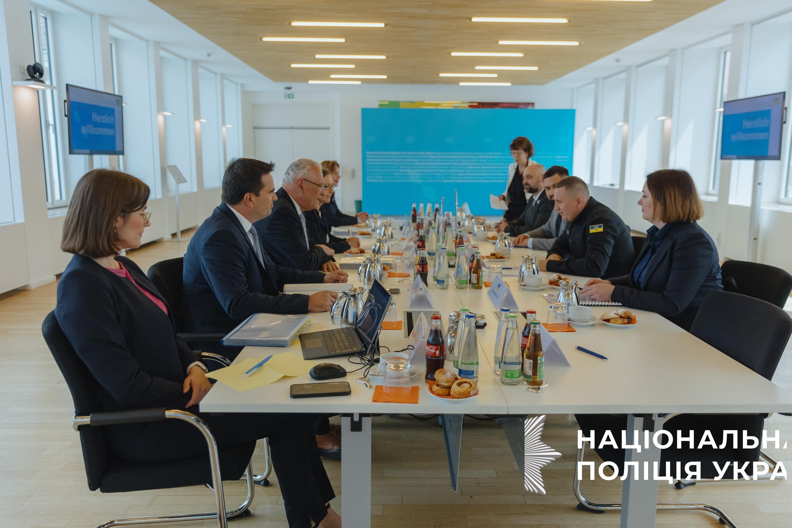обмін досвідом, підтримка та поглиблення співпраці: у німеччині відбулася зустріч українського та баварського мвс