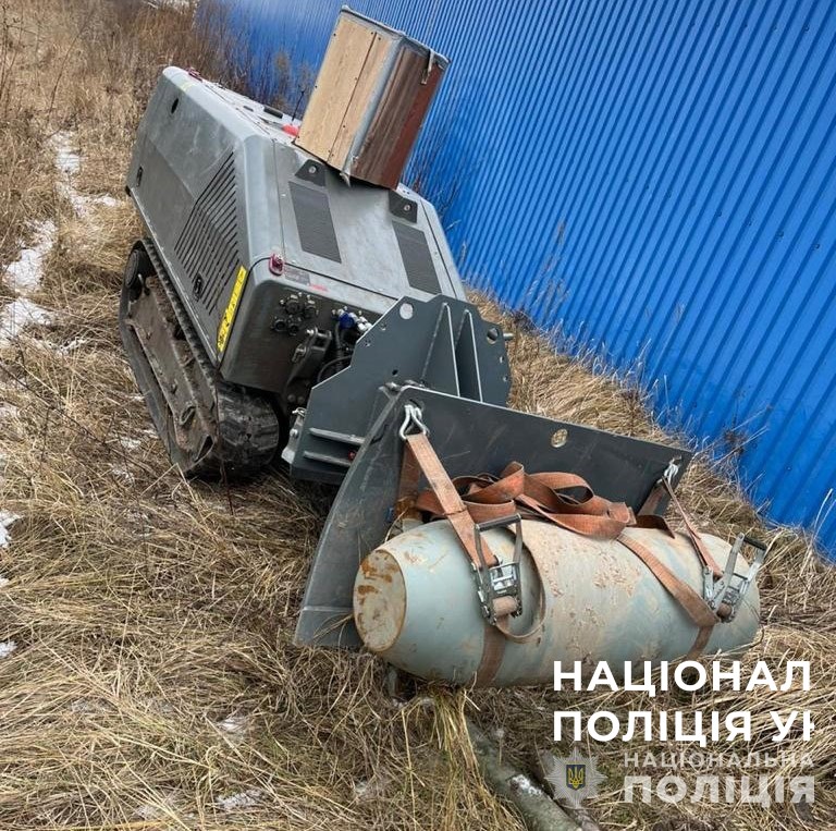 з початку року вибухотехніки нацполіції знешкодили близько 40 бойових частин крилатих ракет та понад 30 фугасних авіабомб