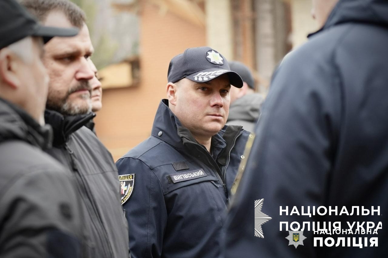міністр внутрішніх справ ігор клименко та голова національної поліції іван вигівський побували на місці ракетних ударів росії по одесі