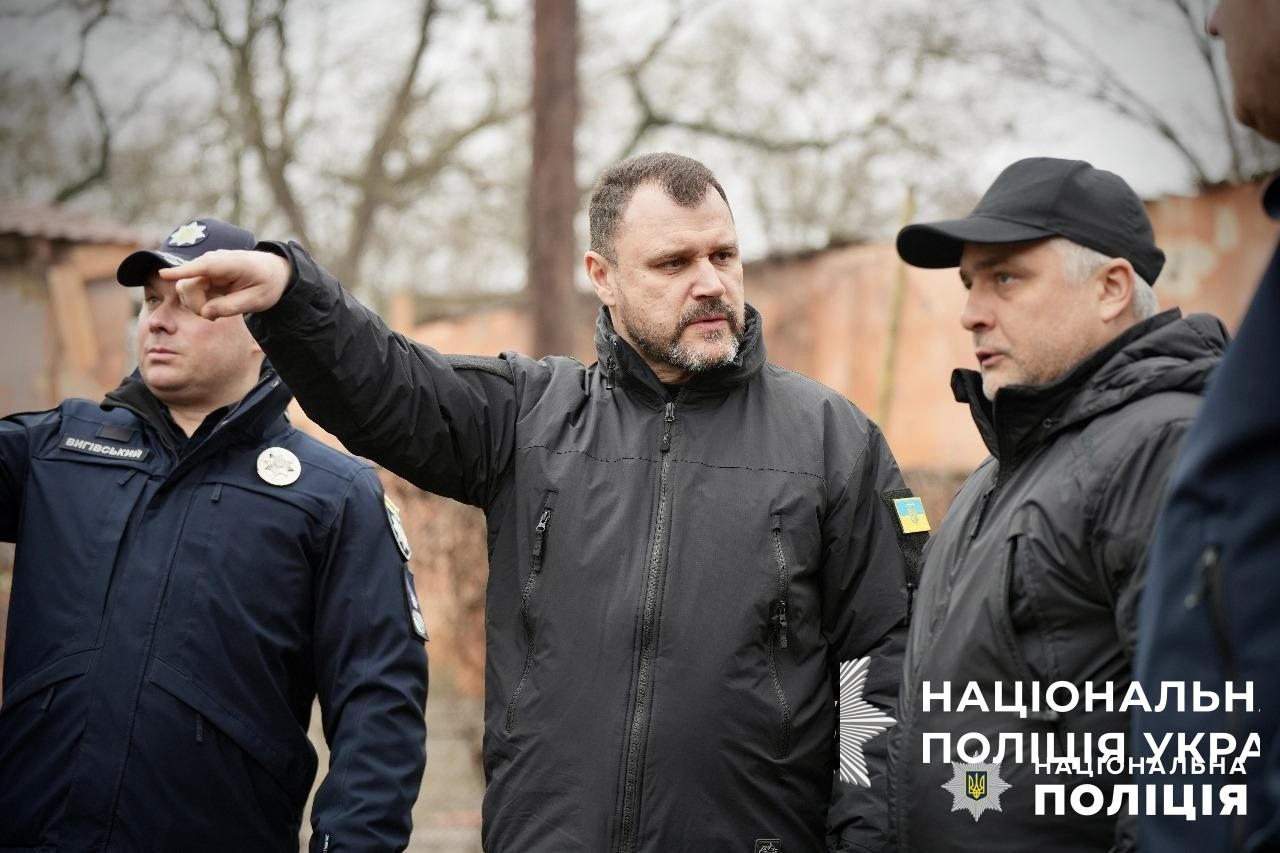 міністр внутрішніх справ ігор клименко та голова національної поліції іван вигівський побували на місці ракетних ударів росії по одесі