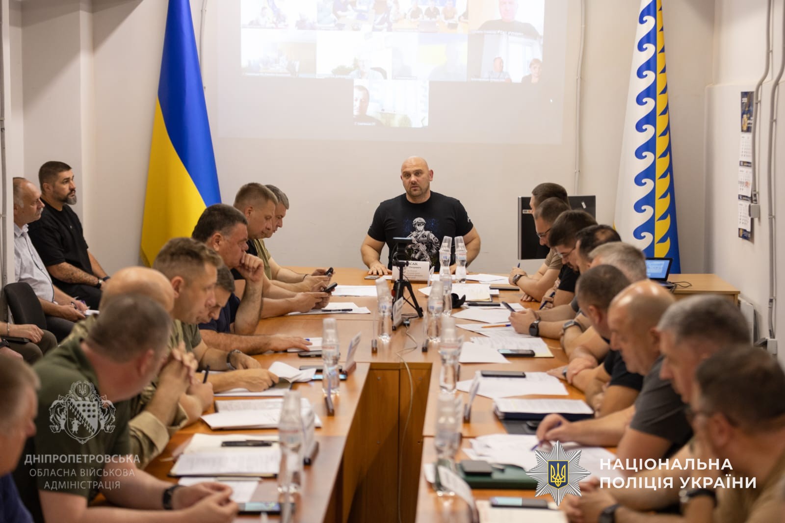 Голова Дніпропетровської ОВА головує на засіданні Ради оборони області