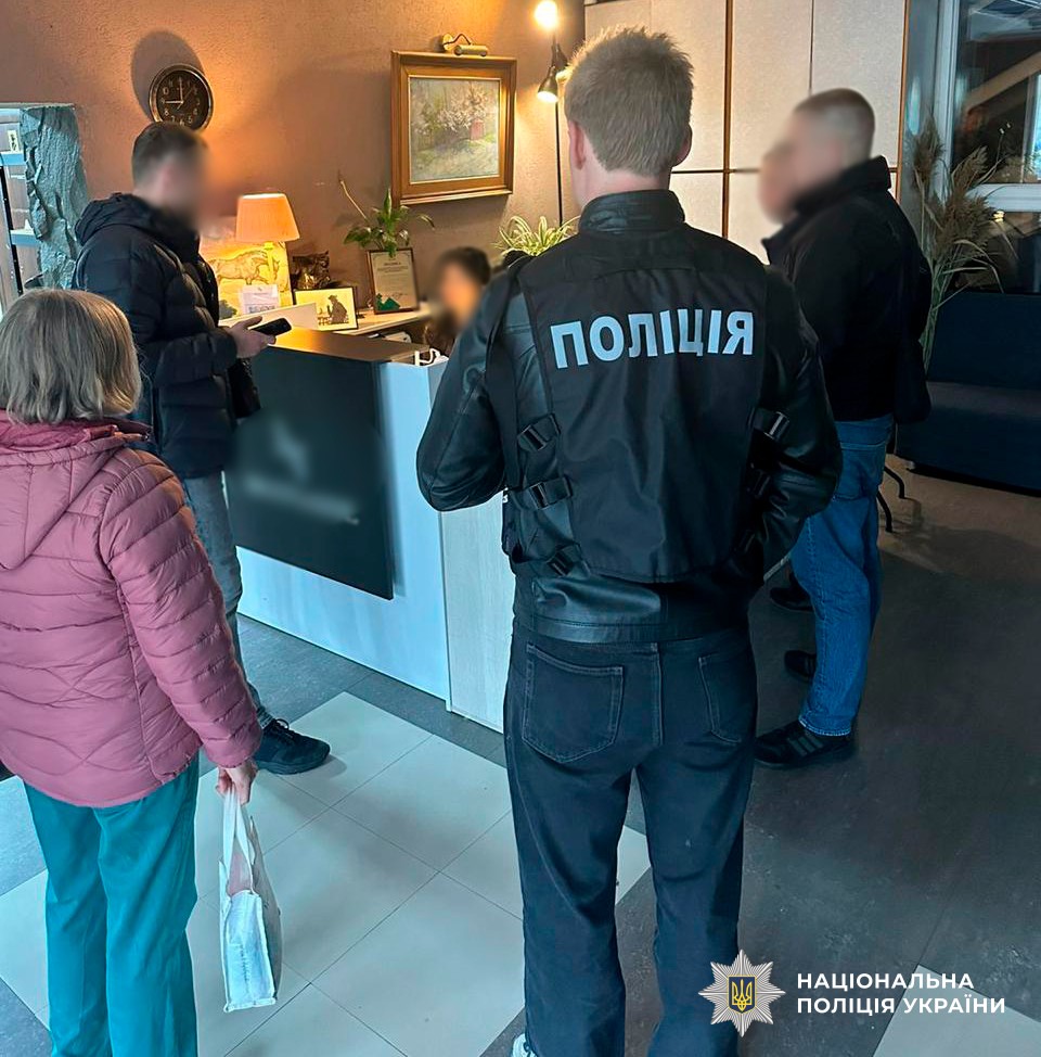 Поліція проводить слідчі дії