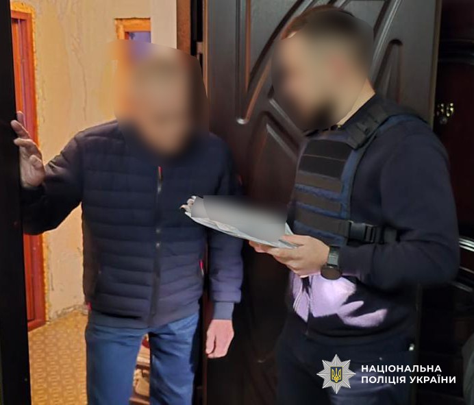 Поліцейські проводять слідчі дії у підозрюваного щодо незаконно заволоділа землями поблизу туристичного комплексу «Буковель»