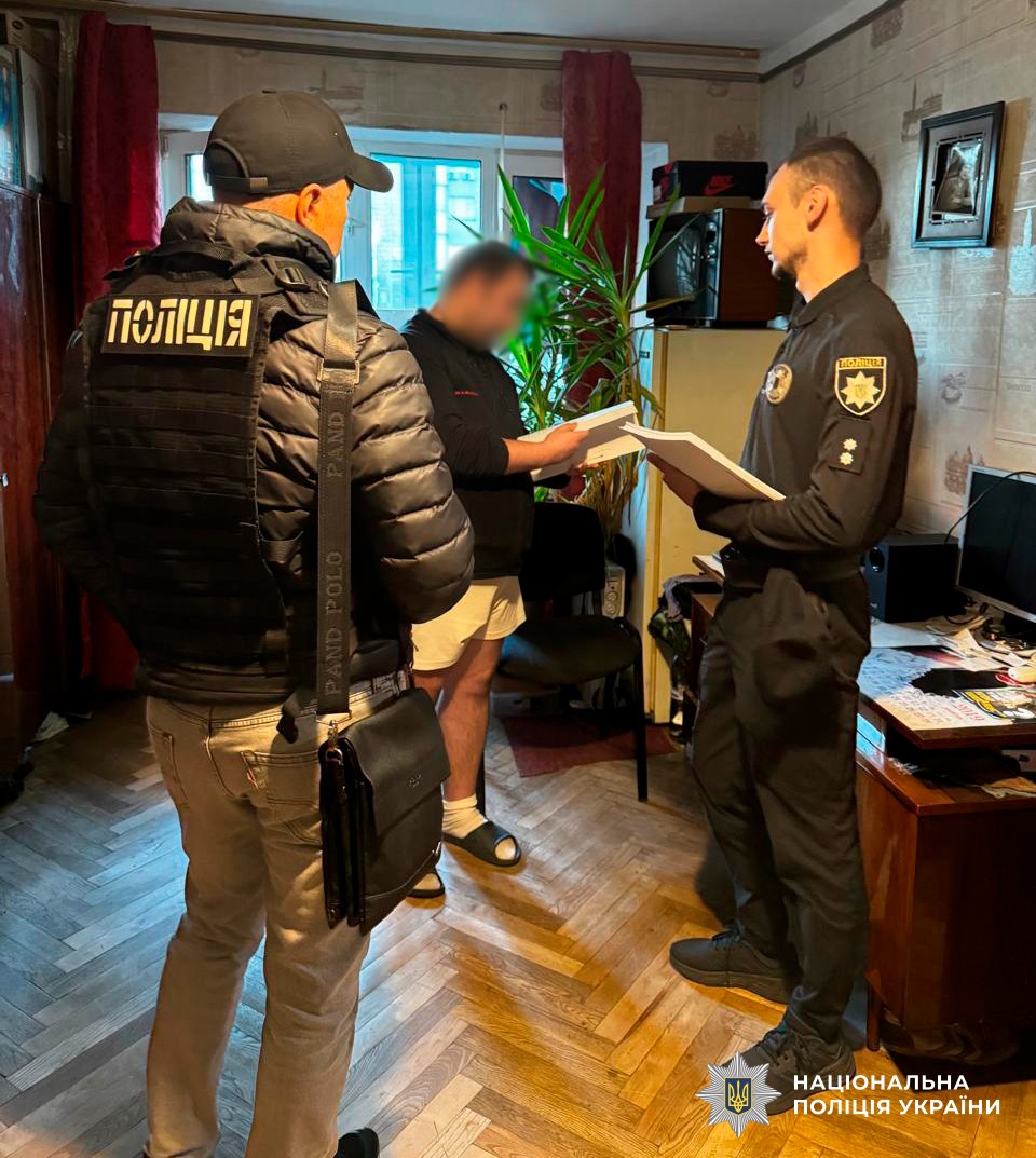 Поліцейські проводять слідчі дії