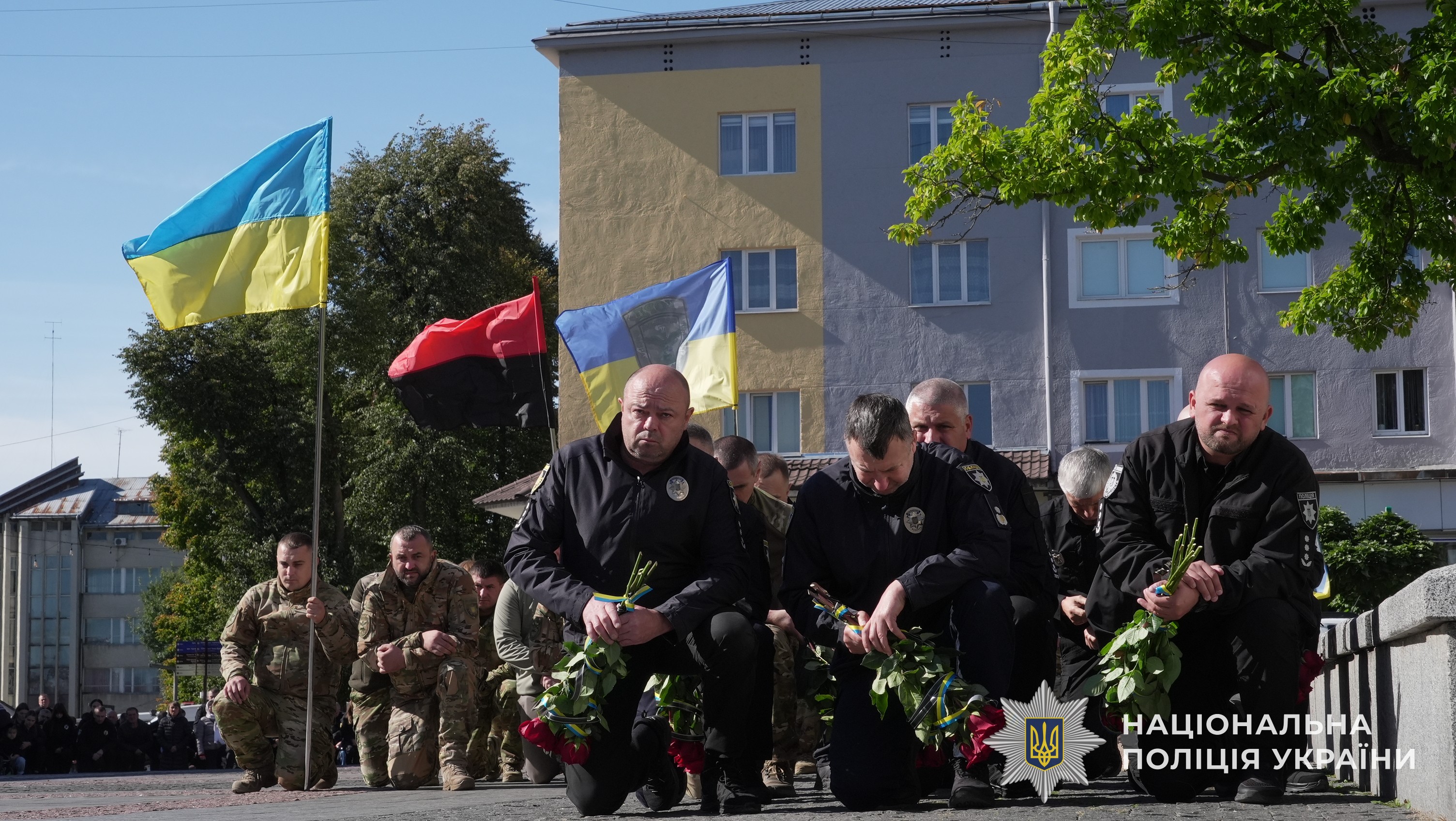 В останню путь старшого сержанта поліції проводжали: поліцейські Львівщини на чолі з керівником Головного управління Національної поліції у Львівській області Олександром Шляховським, бійці батальйону поліції особливого призначення КОРД (стрілецький) поліції Львівщини на чолі з т.в.о.виконувача обов’язків керівника підрозділу - майором поліції Романом Пальчикевичем, а також рідні та близькі.