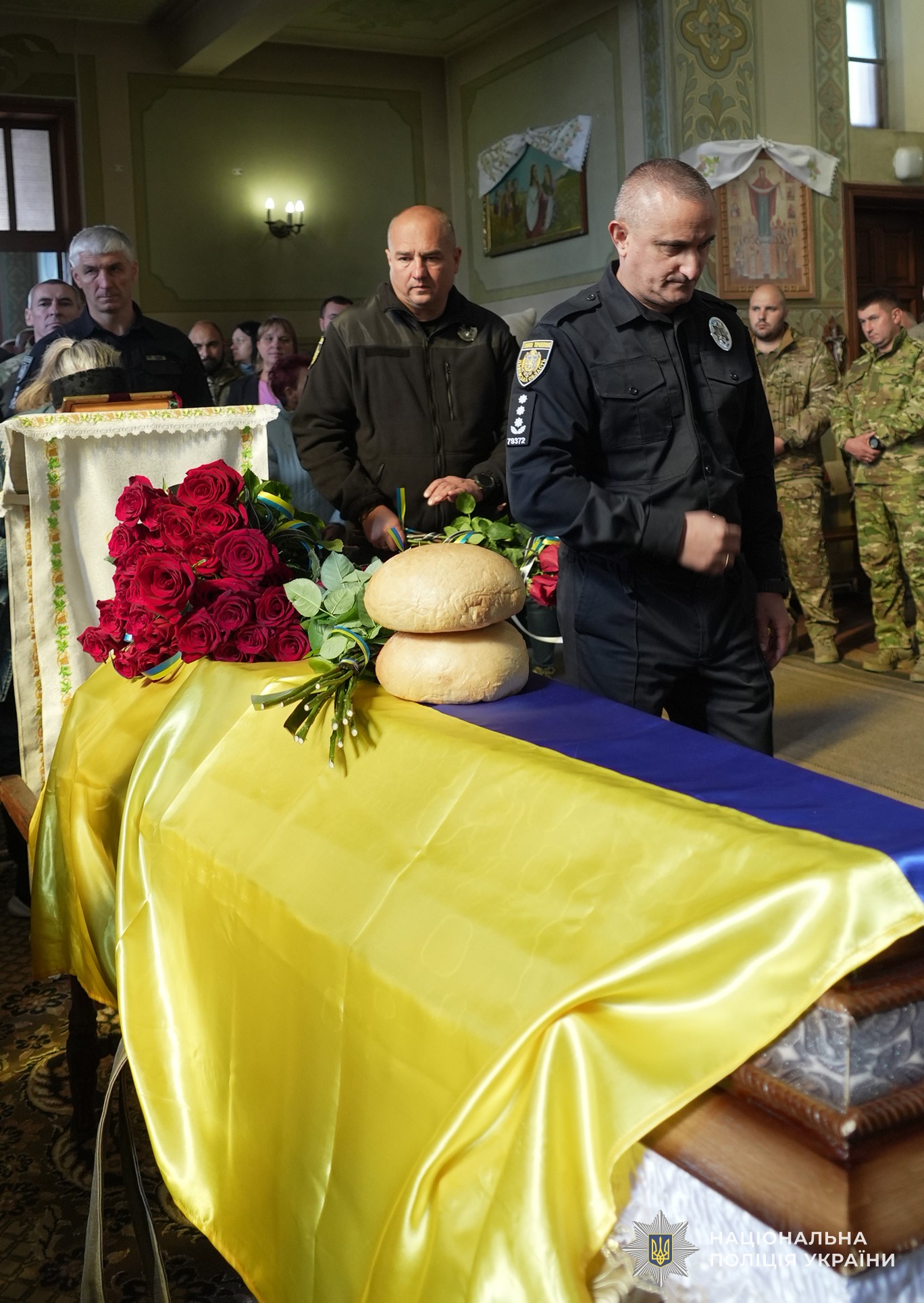 В останню путь старшого сержанта поліції проводжали: поліцейські Львівщини на чолі з керівником Головного управління Національної поліції у Львівській області Олександром Шляховським, бійці батальйону поліції особливого призначення КОРД (стрілецький) поліції Львівщини на чолі з т.в.о.виконувача обов’язків керівника підрозділу - майором поліції Романом Пальчикевичем, а також рідні та близькі.