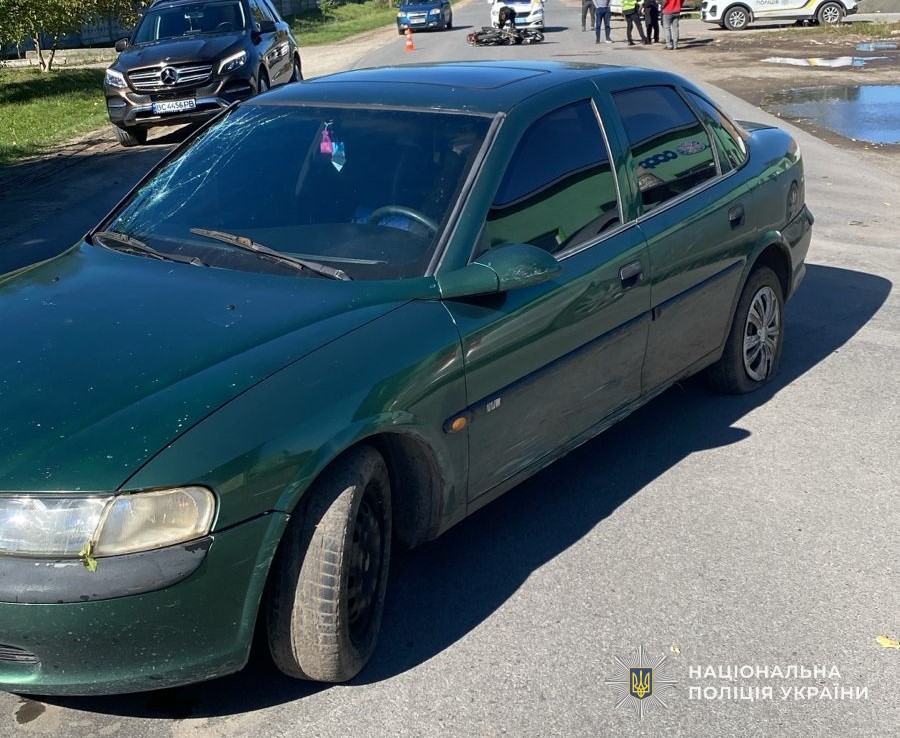 На Львівщині внаслідок зіткнення з Opel травмований мотоцикліст – поліцейські встановлюють обставини