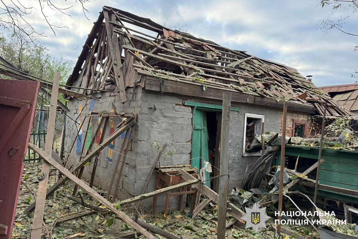 Будівля з зруйнованим дахом