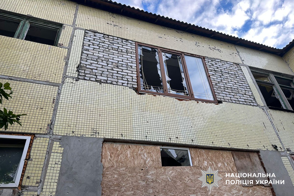 Розтрощене вікно в будівлі