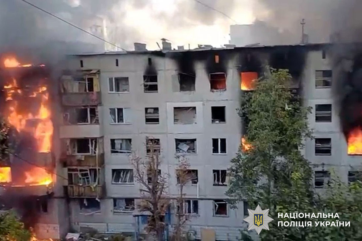 Палаюча багатоповерхівка