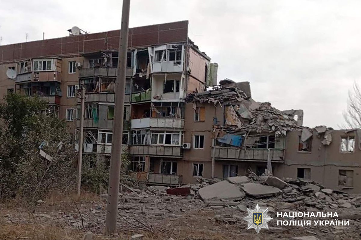 Зруйнований багатоповерховий будинок