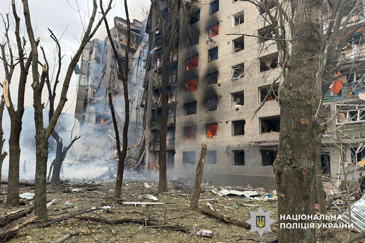 Зруйнована багатоповерхівка