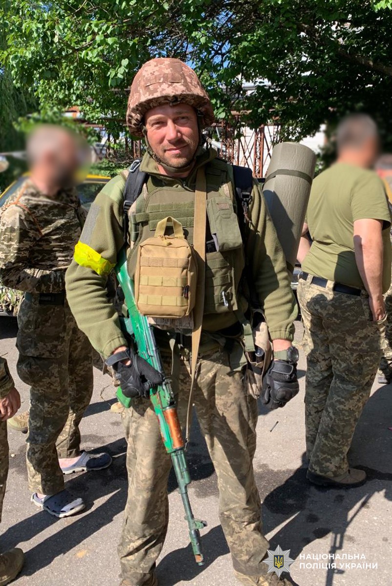 Олександр Сидоржевський у військовій формі. На фоні видно інших військових