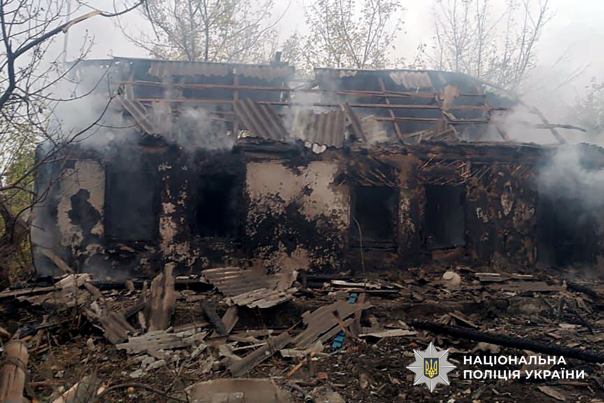 Зруйнований та спалений будинок