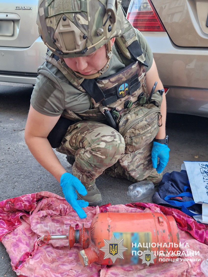 Поліція Чернігівщини спільно з СБУ затримали зловмисника, який незаконно виробляв та продавав саморобну вибухівку