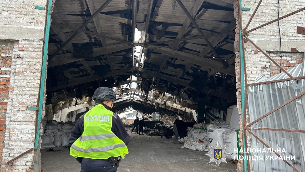 Поліцейські документують наслідки обтсрілів рф