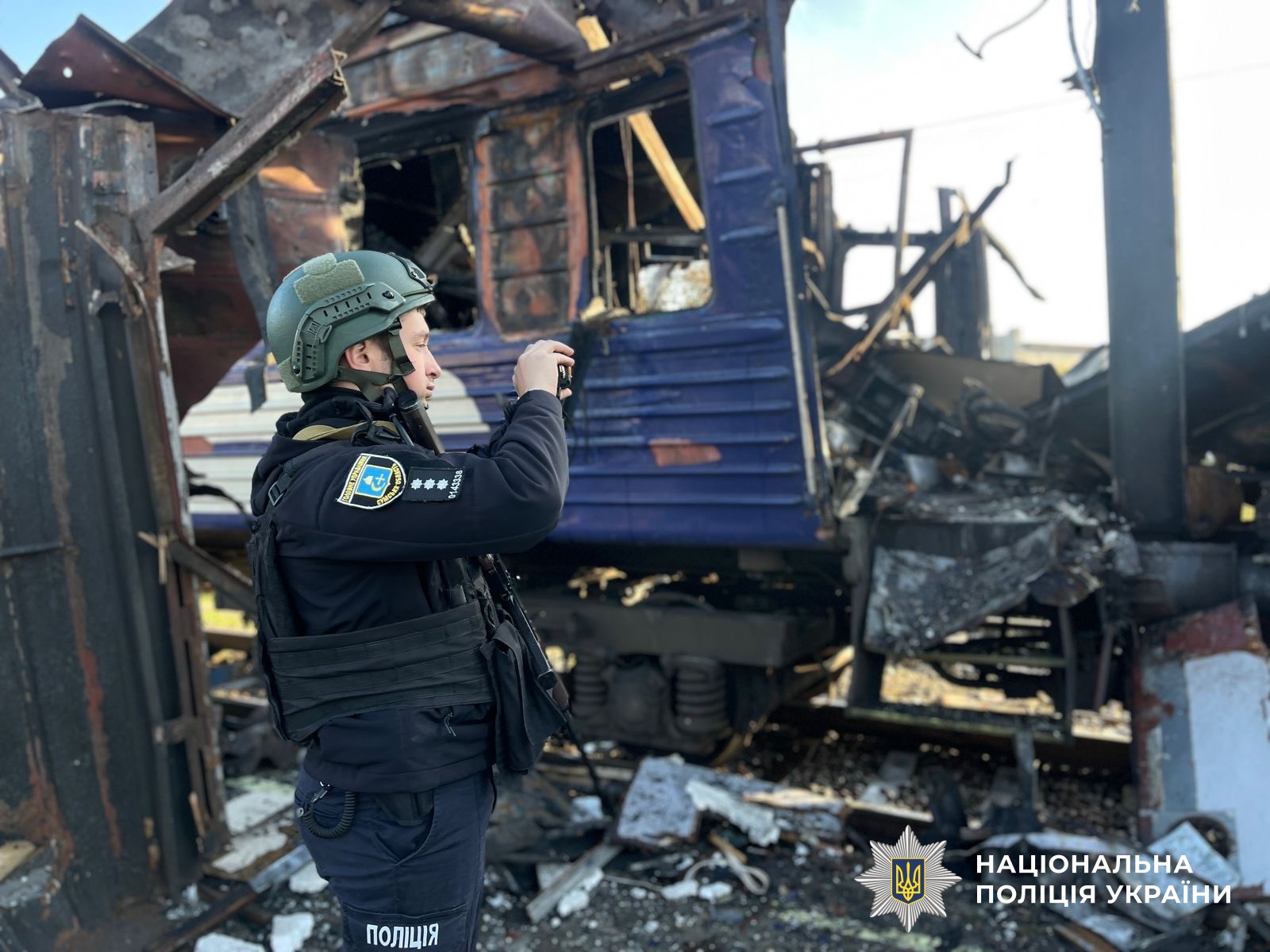 Поліцейські документують наслідки обтсрілів рф