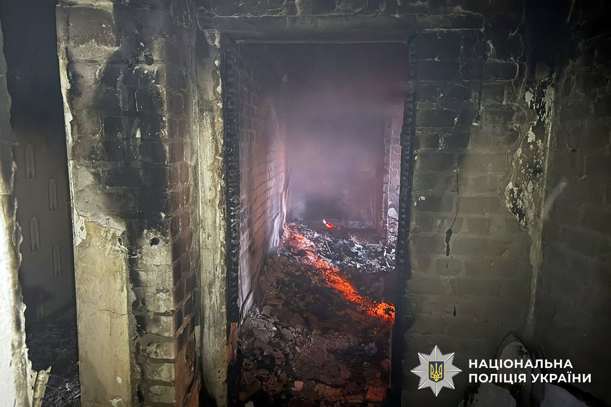 Зруйнована вигоріла квартира