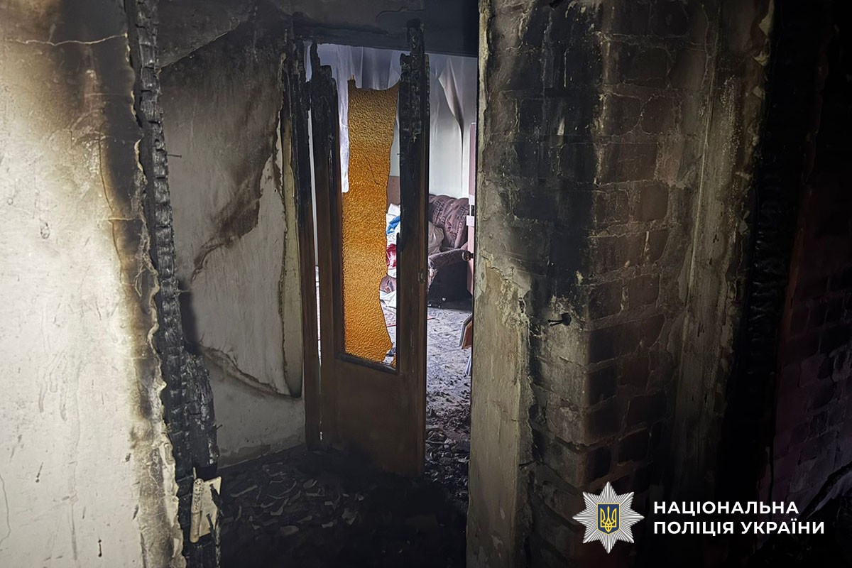 Зруйнована вигоріла квартира