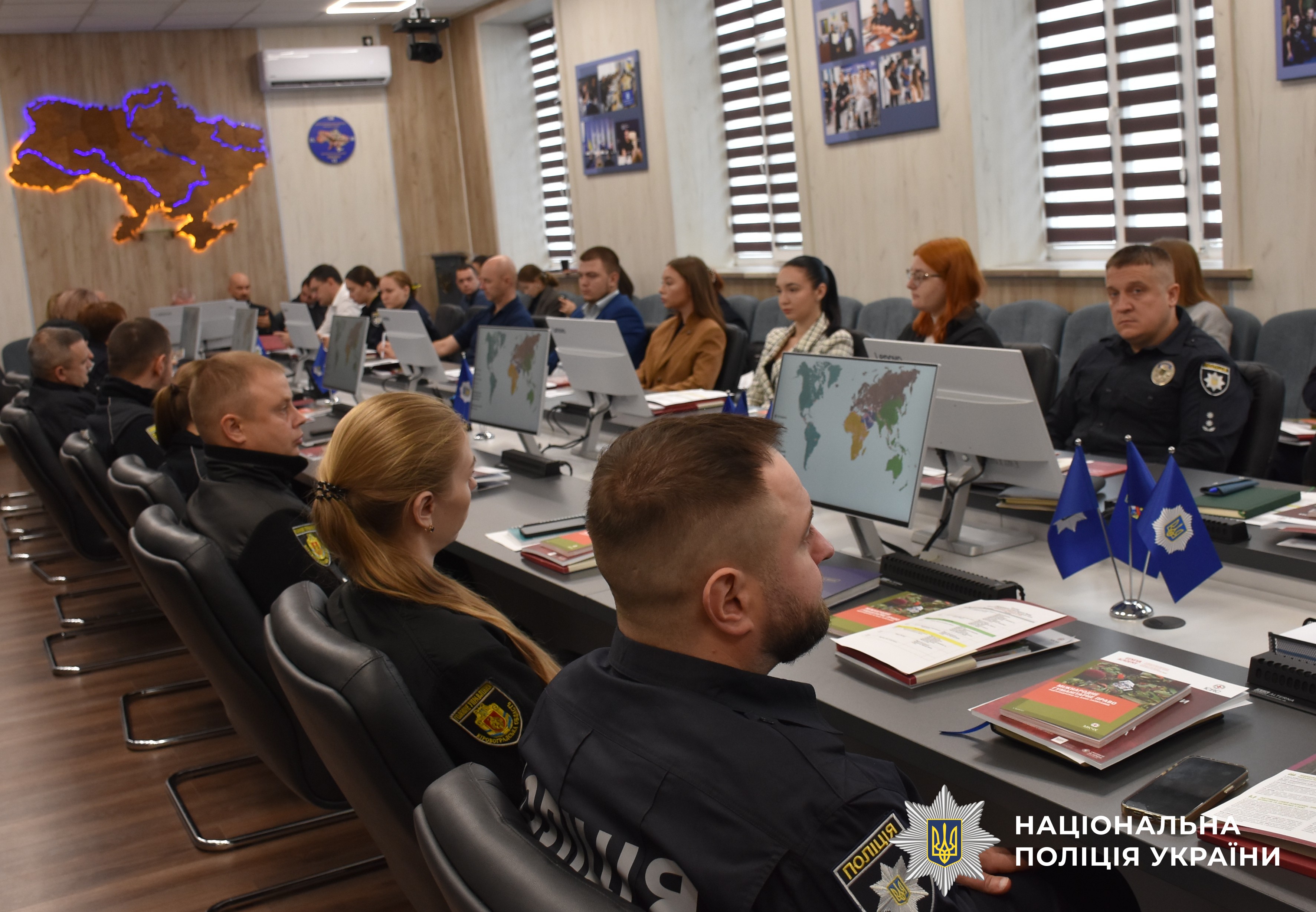учасники тренінгу, який провели представники МКЧХ