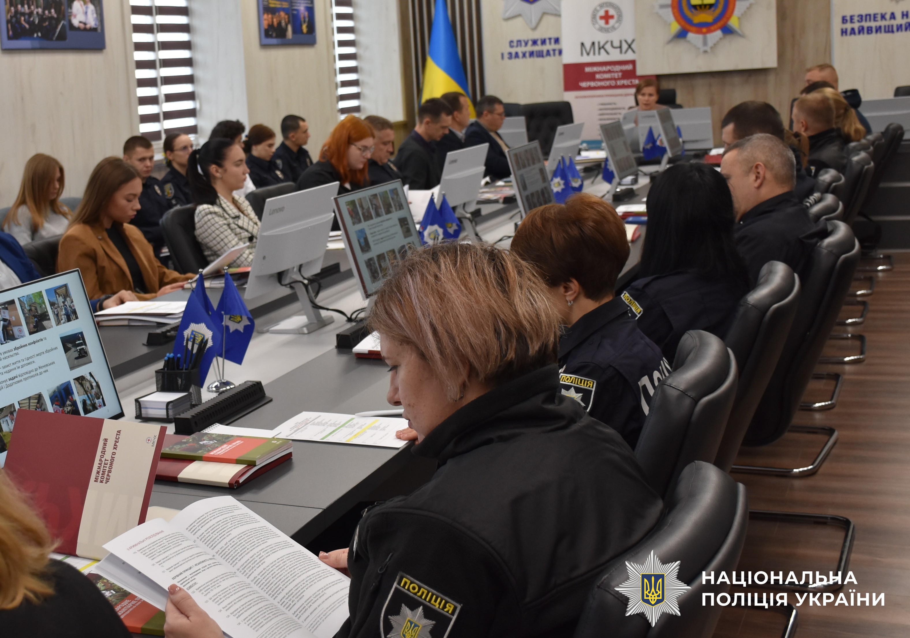 учасники тренінгу, який провели представники МКЧХ